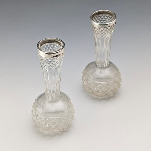 1897年 英国アンティーク カットガラス&純銀装飾 小型一輪挿し 花瓶ペア