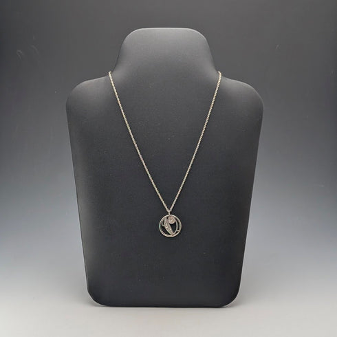 英国ヴィンテージ 純銀製 マッキントッシュ・ローズ ペンダント 純銀製チェーン付