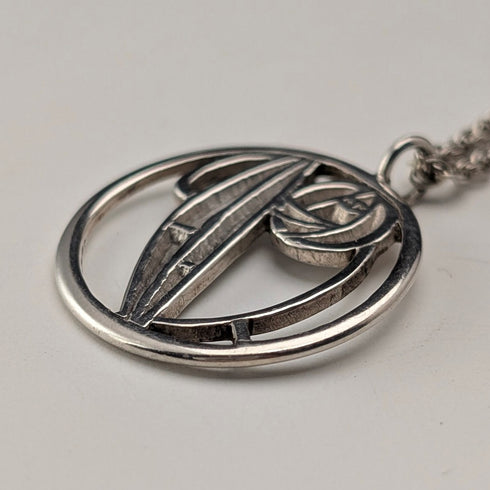 英国ヴィンテージ 純銀製 マッキントッシュ・ローズ ペンダント 純銀製チェーン付