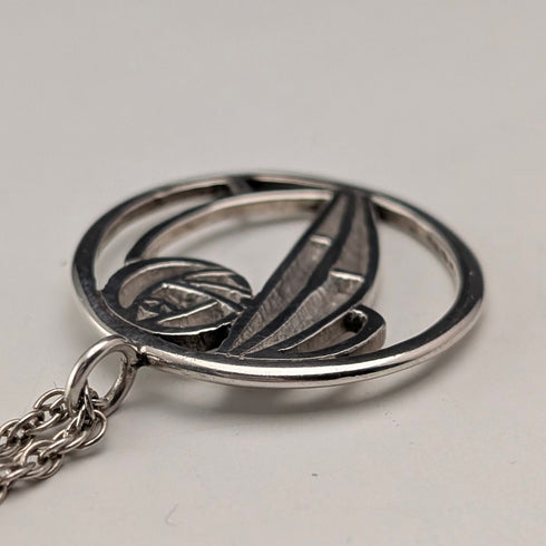 英国ヴィンテージ 純銀製 マッキントッシュ・ローズ ペンダント 純銀製チェーン付