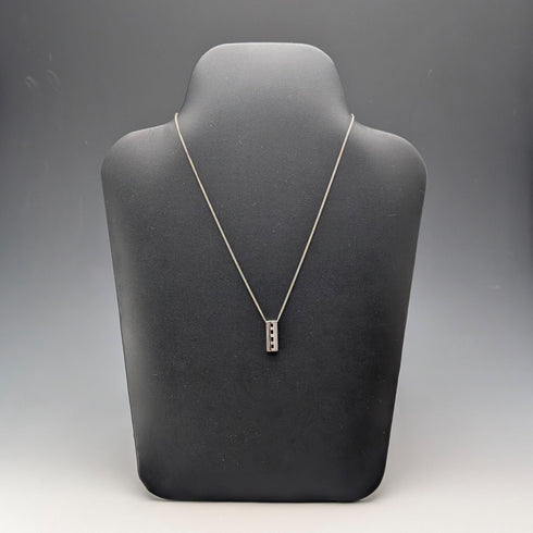 ヴィンテージ 純銀製 キュービックジルコニア トリロジーペンダント 純銀製チェーン付