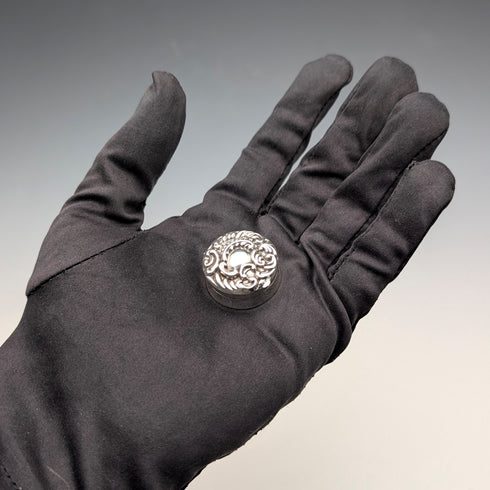 1899年 英国アンティーク 純銀製 小型ピルケース 5.9g M Bros