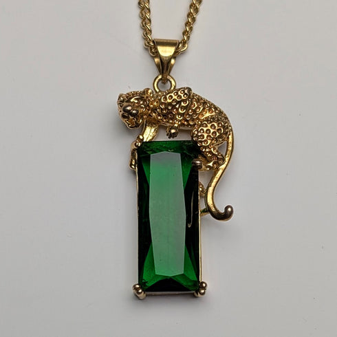 ヴィンテージ 純銀ギルトパンサー台座 グリーンストーン ペンダント