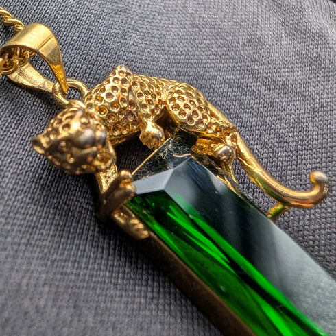 ヴィンテージ 純銀ギルトパンサー台座 グリーンストーン ペンダント