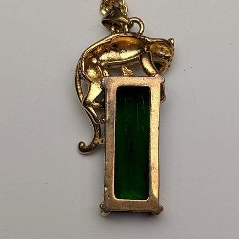 ヴィンテージ 純銀ギルトパンサー台座 グリーンストーン ペンダント