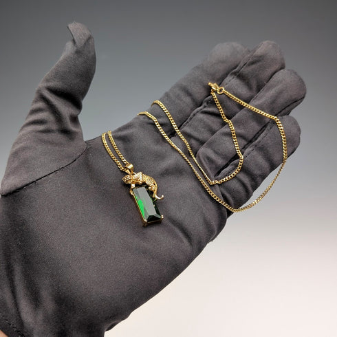 ヴィンテージ 純銀ギルトパンサー台座 グリーンストーン ペンダント