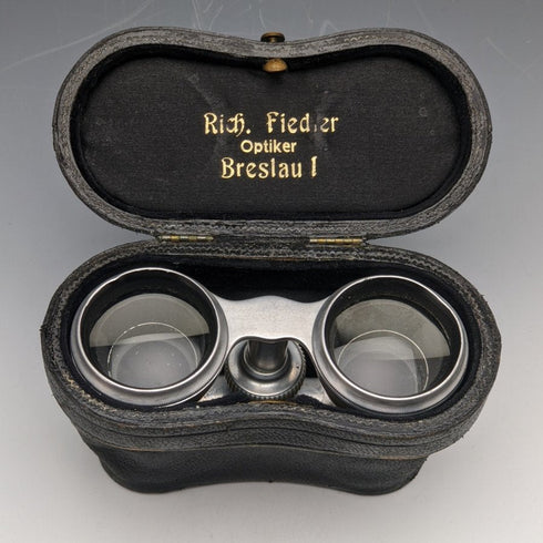 Binoculares de ópera vintage alemanes con incrustaciones de nácar y estuche original