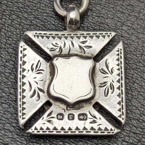 Antigüedad británica de alrededor de 1900, cadena Albert de plata pura (925), muy gruesa (73 g), con dije de plata pura de doble cara.