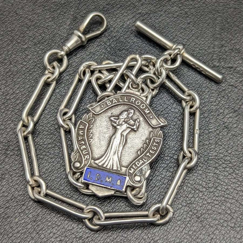 Cerca de 1920, cadena Albert antigua británica de plata esterlina (plata 925), 37 g, con medalla de dije