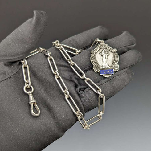Cerca de 1920, cadena Albert antigua británica de plata esterlina (plata 925), 37 g, con medalla de dije