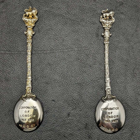 Par de cucharas conmemorativas de la coronación de Jorge VI, plata de ley (925) vintage británica de 1937, Barnard & Sons