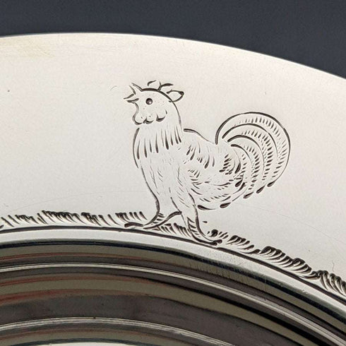 Plato y cuchara de plata esterlina, vintage británico de alrededor de 1940, 17,5 cm de diámetro, 245 g en total, en estuche original de Finnigans.