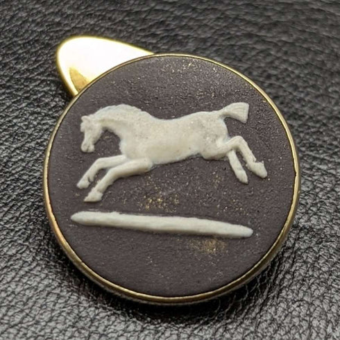 英国ヴィンテージ ウェッジウッド馬レリーフ 純銀製 カフリンクス ゴールド装飾