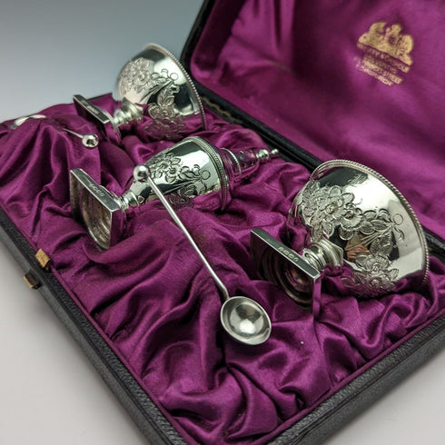 1887年頃 英国アンティーク 純銀 クルエ(調味料入れ)セット 箱入り