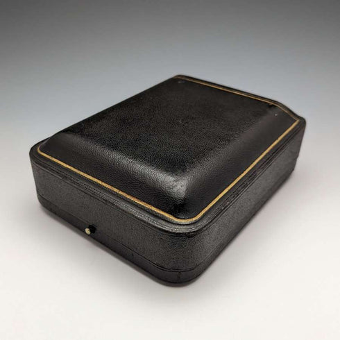 Alrededor de 1915, pareja de servilleteros y apoyacuchillos de plata chapada, antigüedades inglesas en su caja original