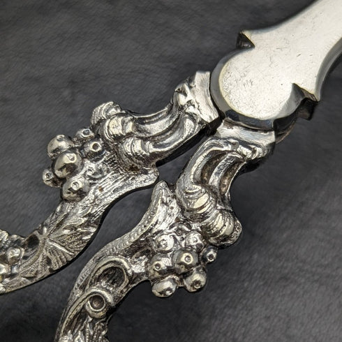 英国アンティーク シルバープレート製 グレープシザー 葡萄彫刻 102g