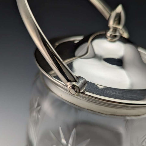 Barril para galletas vintage inglés de cristal tallado, circa 1930, con tapa de plata chapada, 1048 g