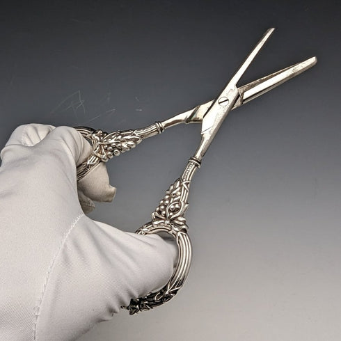 1963 British Vintage Sterling Silver Handle Grape Scissors 61g