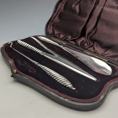 1892年頃 英国アンティーク 純銀ハンドル アクセサリーセット ケース入