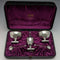 Juego de cruets (vinagreras) de plata de ley, antigüedad inglesa de alrededor de 1887, en su caja original.