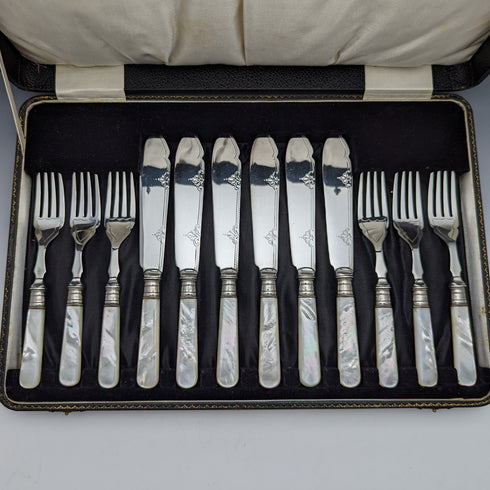 1930年 英国ヴィンテージ 白蝶貝ハンドル デザートカトラリーセット 6x2 レザーケース入