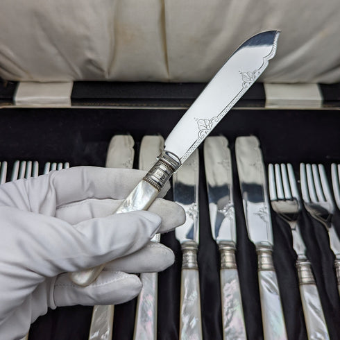 1930年 英国ヴィンテージ 白蝶貝ハンドル デザートカトラリーセット 6x2 レザーケース入