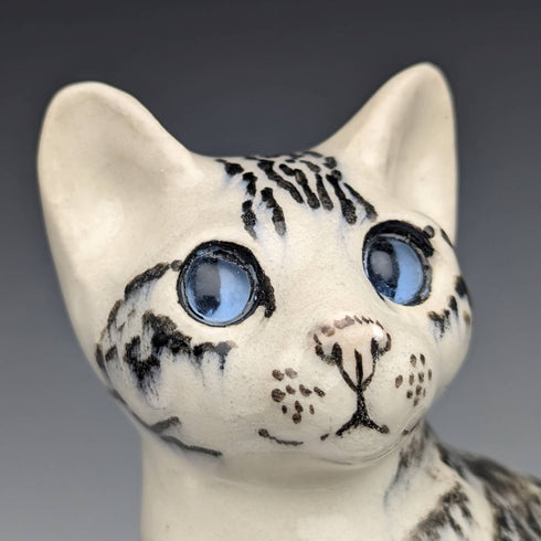 【新品】英国ウィンスタンレイ ケンジントンキャット 青目サバトラ 陶器製フィギュリン(サイズ2)