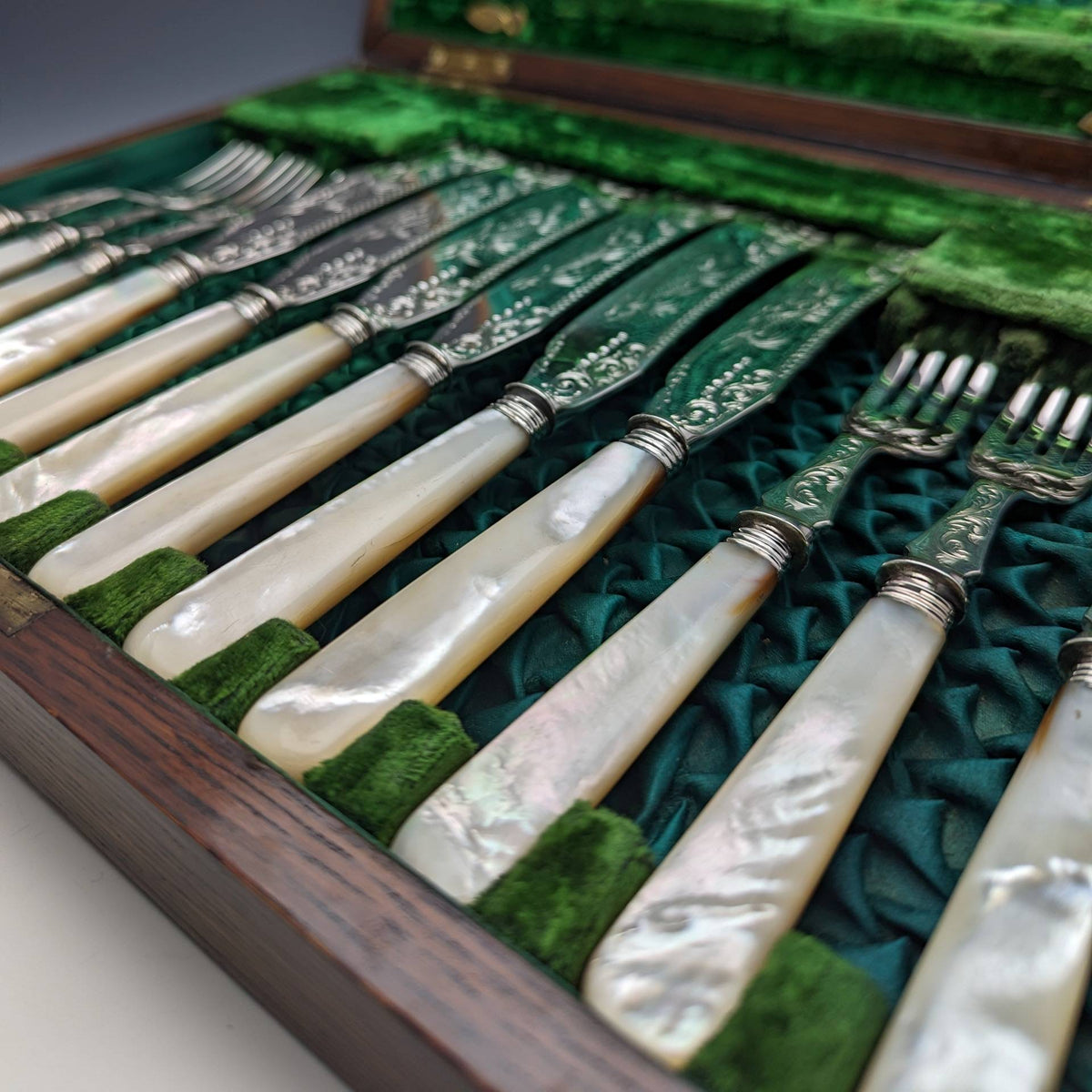 19世紀後半 英国アンティーク 白蝶貝ハンドル 純銀ブレード フィッシュ