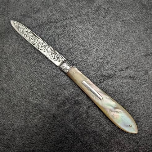 1902年 英国アンティーク 白蝶貝ハンドル 純銀彫刻ブレード 折りたたみペンナイフ