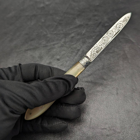 1902年 英国アンティーク 白蝶貝ハンドル 純銀彫刻ブレード 折りたたみペンナイフ