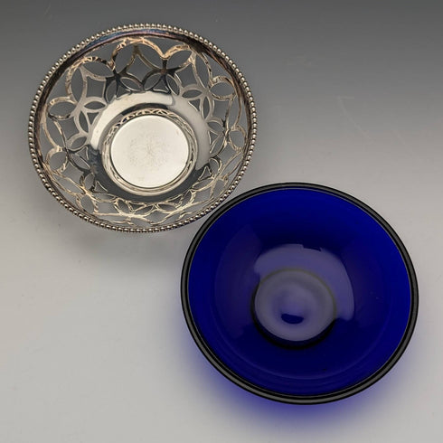 帶藍色玻璃內膽的英國復古銀盤