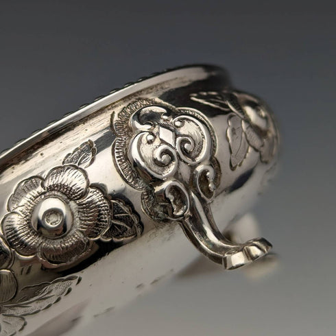 大約 1860 年英國古董純銀鹽盤和勺子 4 件套