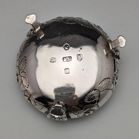 大約 1860 年英國古董純銀鹽盤和勺子 4 件套