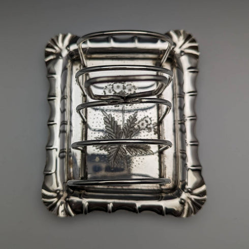 英国アンティーク シルバープレート製 花彫刻 トーストラック