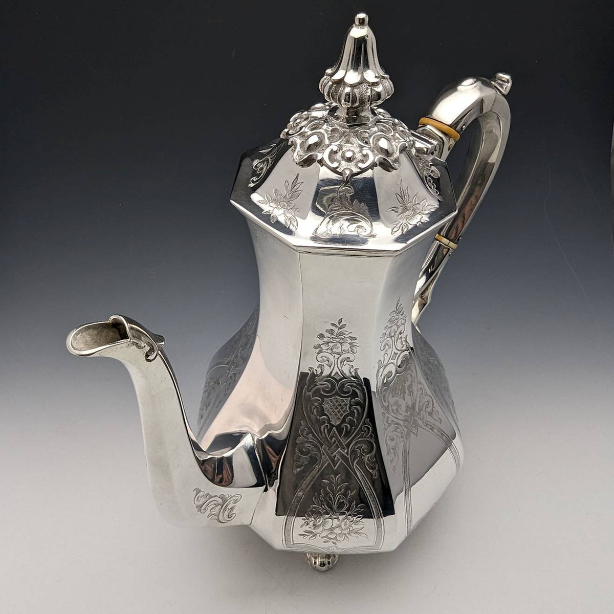 1850年代 英国アンティーク シルバープレート製 コーヒーサーバ Thomas Bradbury