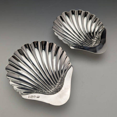 1891 年英國古董純銀貝殼盤一對 124 克阿特金兄弟