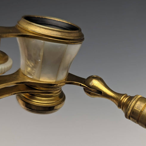 フレンチヴィンテージ 白蝶貝装飾 ハンドル付きオペラグラス IRIS PARIS