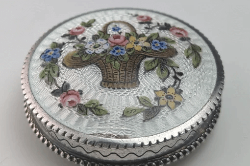 彫金とエナメルの融合「ギロシェエナメル装飾」 – SILVER-LUG