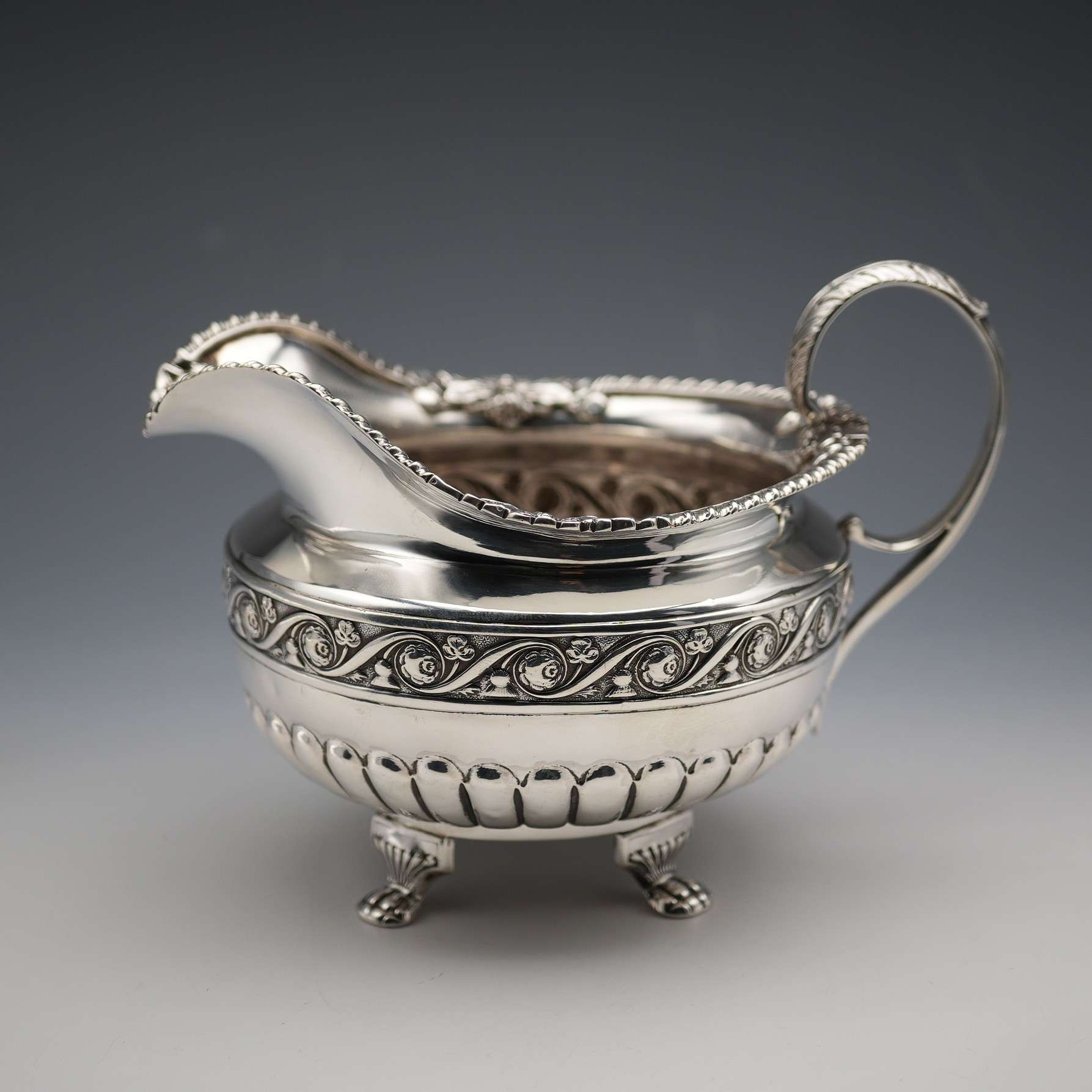 1822年 英国アンティーク アイルランド 純銀製ジャグ 247g James Scott 1822年 英国アンティーク アイルランド 純銀製ジャグ 247g James Scott