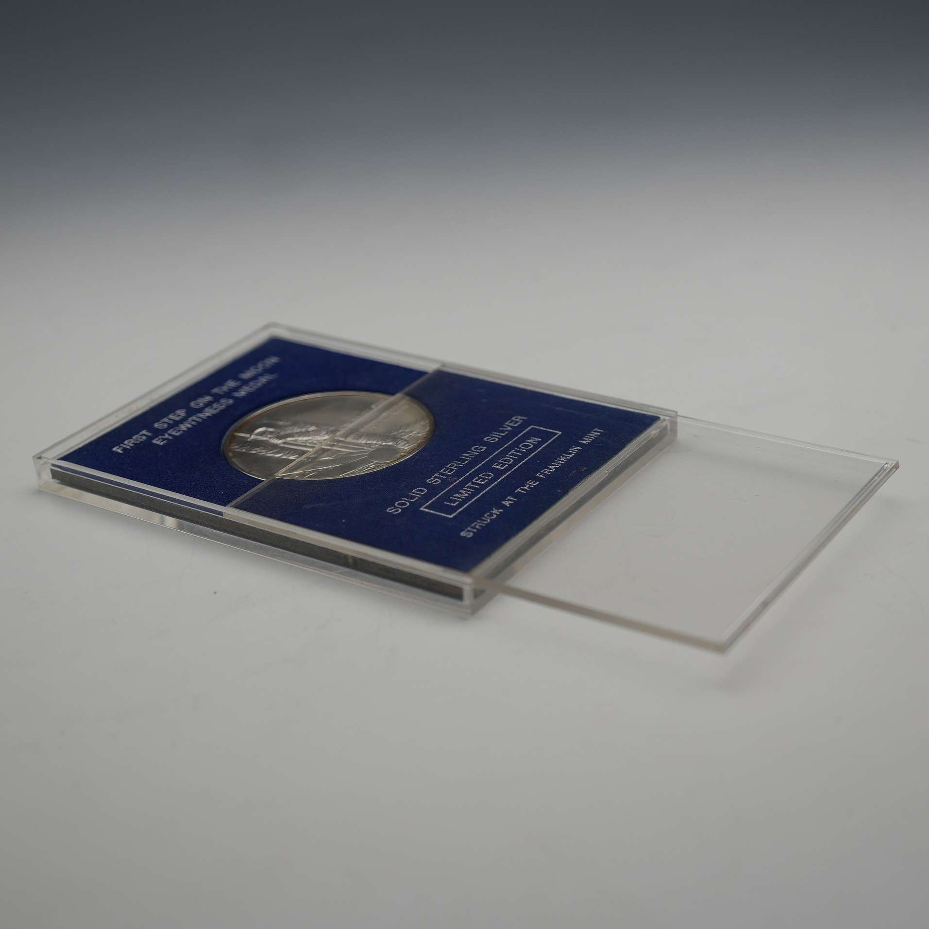 1969年 ​「アポロ11号 月面着陸」​ 純銀製 記念メダル 27g Franklin Mint ケース入り 1969年 「アポロ11号 月面着陸」 純銀製 記念メダル 27g Franklin Mint