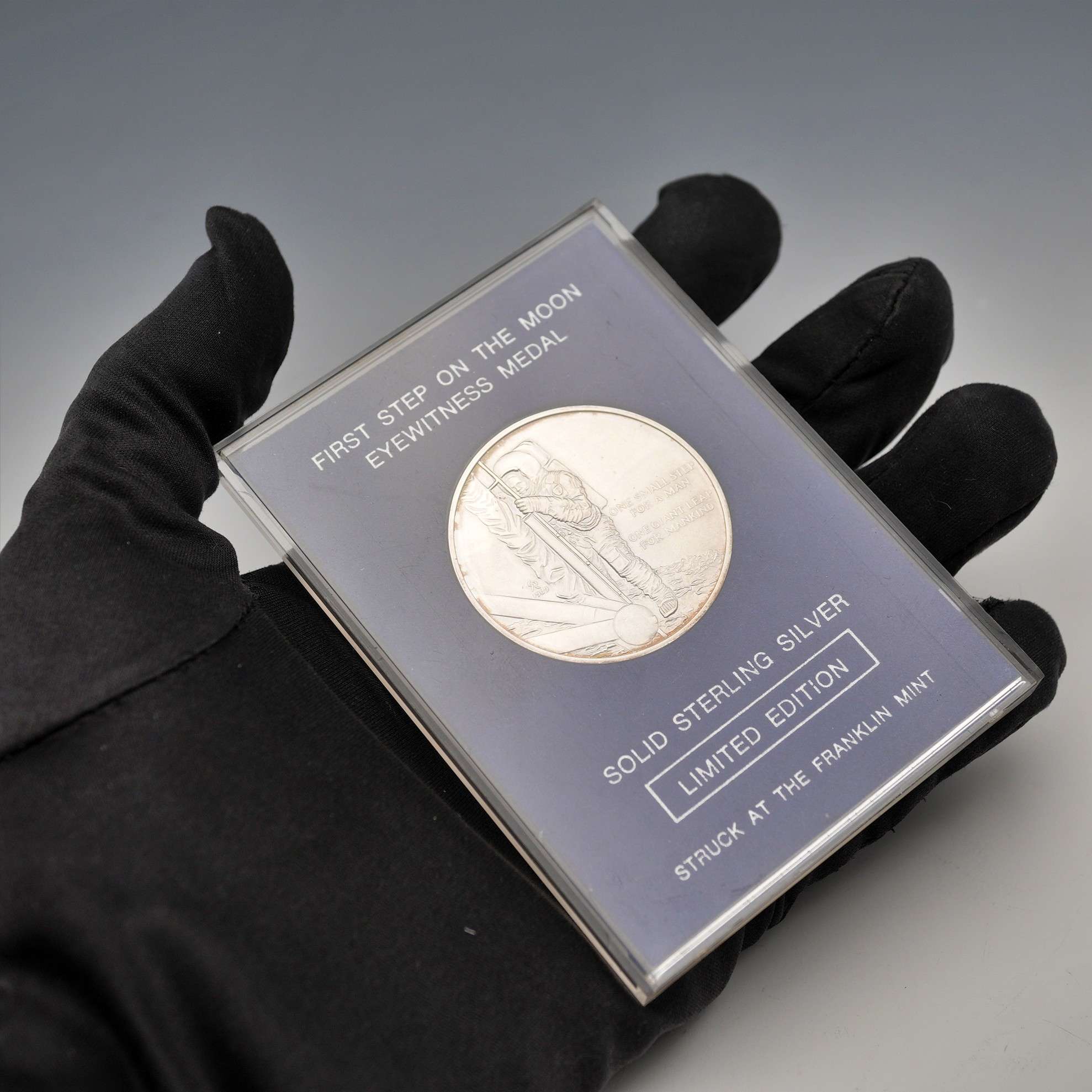 1969年 ​「アポロ11号 月面着陸」​ 純銀製 記念メダル 27g Franklin Mint ケース入り 1969年 「アポロ11号 月面着陸」 純銀製 記念メダル 27g Franklin Mint