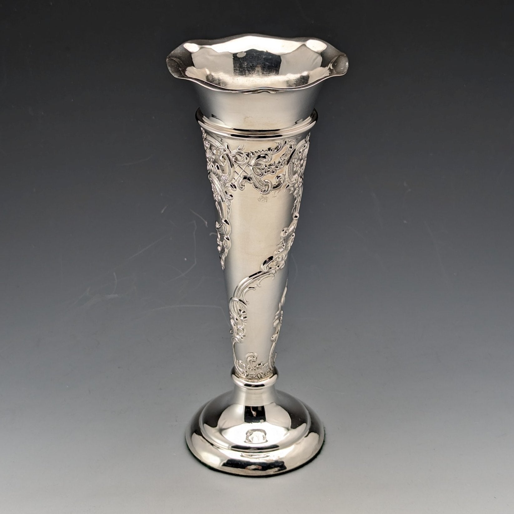 美術品/アンティーク1901年 英国アンティーク 純銀装飾 エッチンググラス 花瓶 Johnson Durban