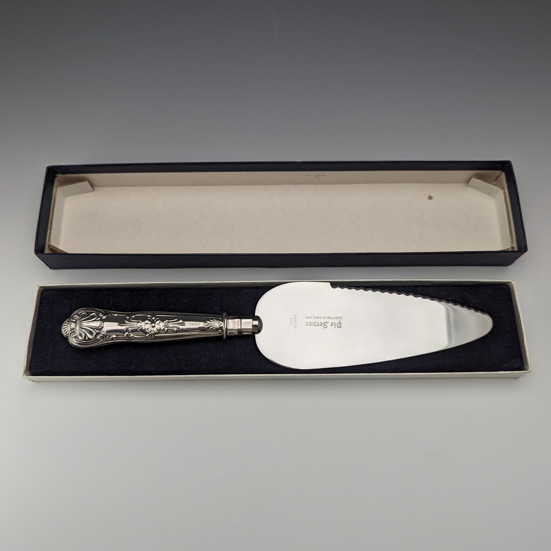 SHEFFIELD ENGLAND純銀製ハンドル　ケーキスライサー＆パイサーバー SHEFFIELD ENGLAND純銀製ハンドル ケーキスライサー＆パイサーバー
