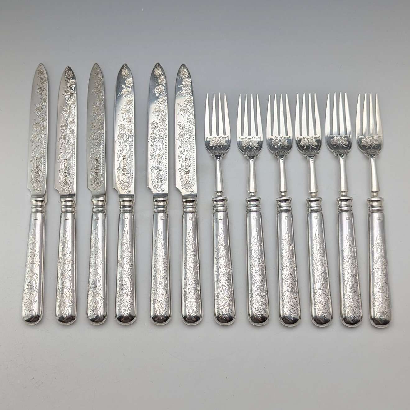 英国ヴィンテージ♡クラシカルで緻密なレリーフ模様の銀色ナイフ♪ 1894年 英国アンティーク 総純銀製 フルーツカトラリーセット 12ペア