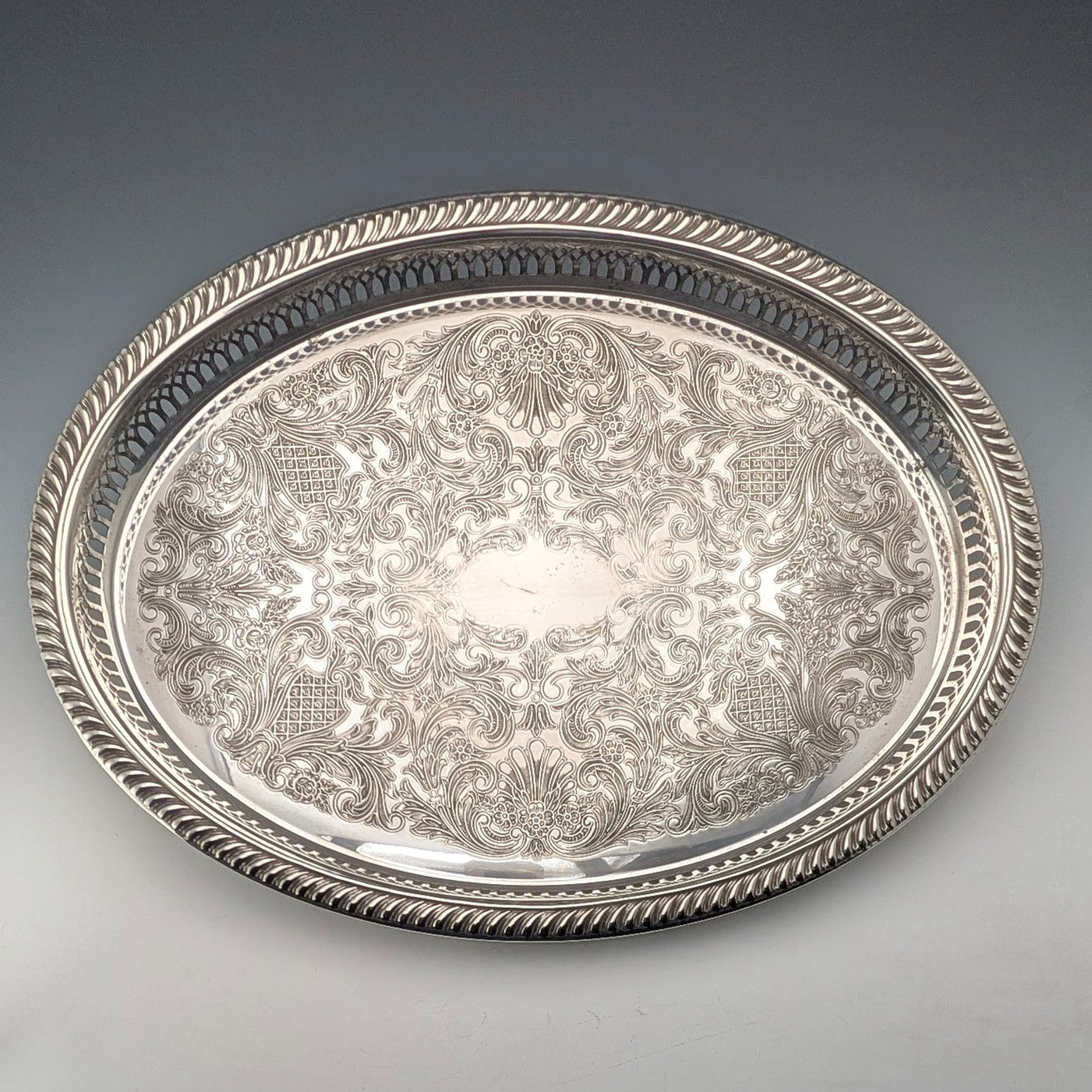 1893年 英国アンティーク 純銀製サルヴァ カードトレイ直径23cm 413g Charles Boyton サルヴァ / トレイ – SILVER-LUG