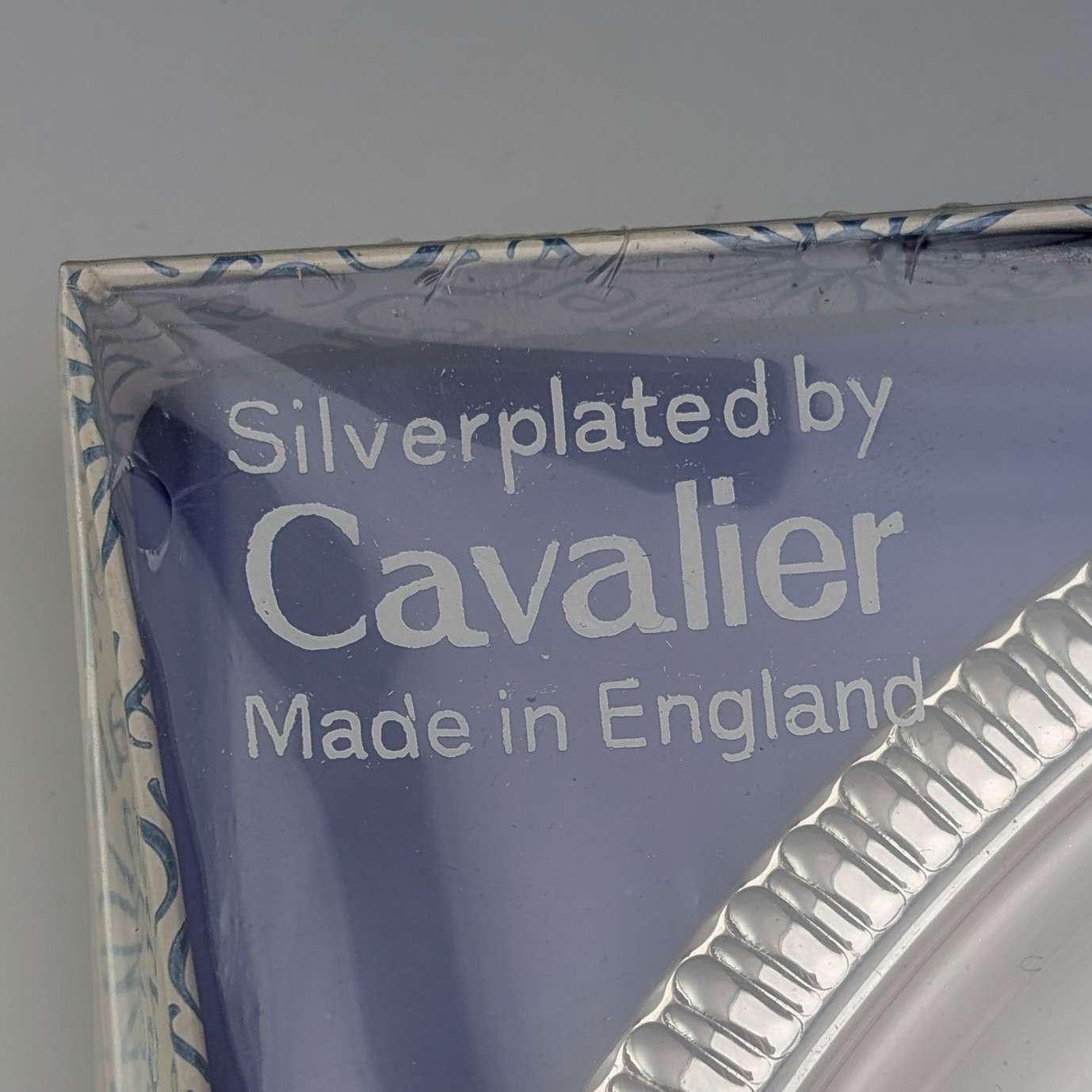 英国ヴィンテージ シルバープレート製 丸型トレイ 直径21cm Cavalier