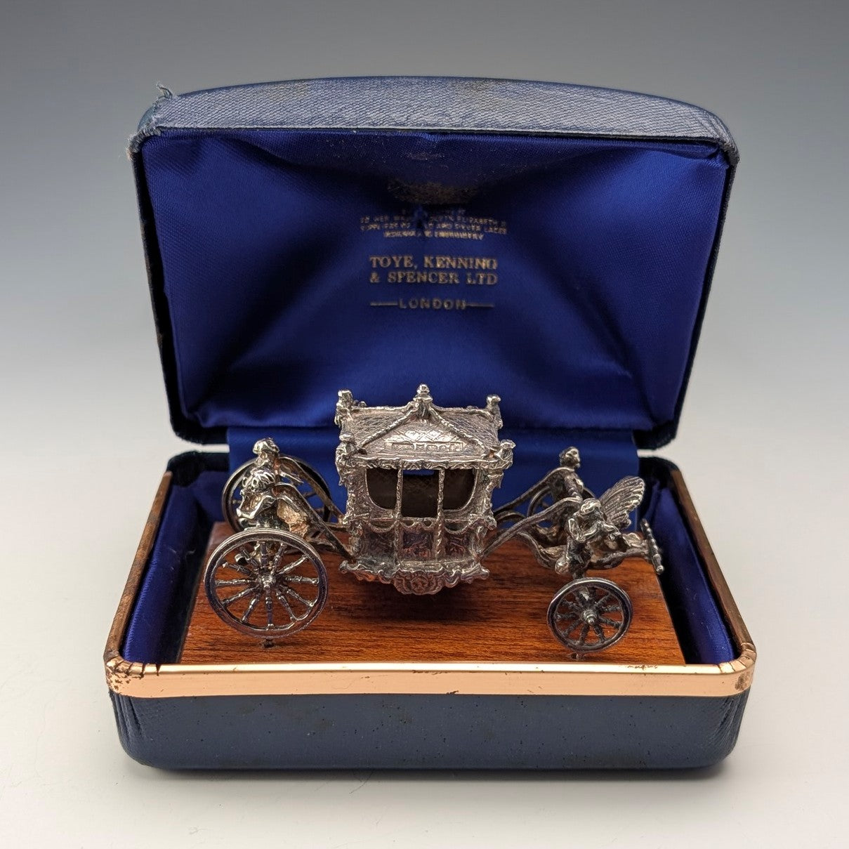 1962年 英国ヴィンテージ 純銀製 チャームブレスレット 48g 南京錠型留め金 WJS 1962年 英国ヴィンテージ 純銀製 チャームブレスレット 48g