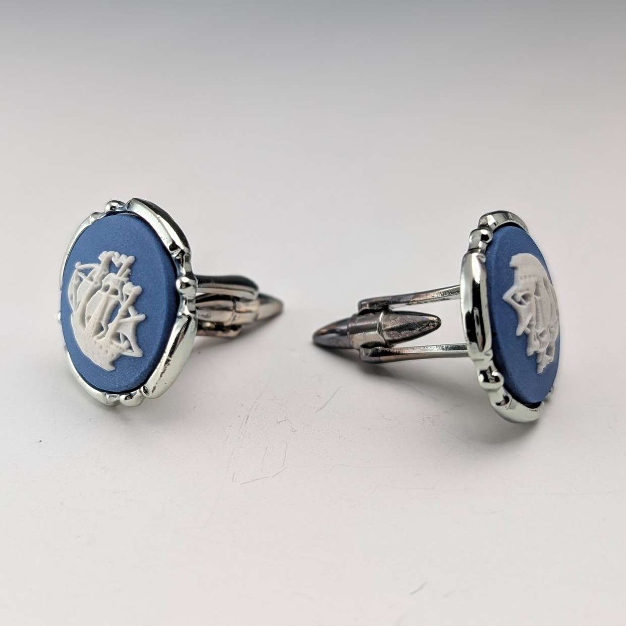 British Wedgwood cufflinks and tie clip with blue jasper sailing