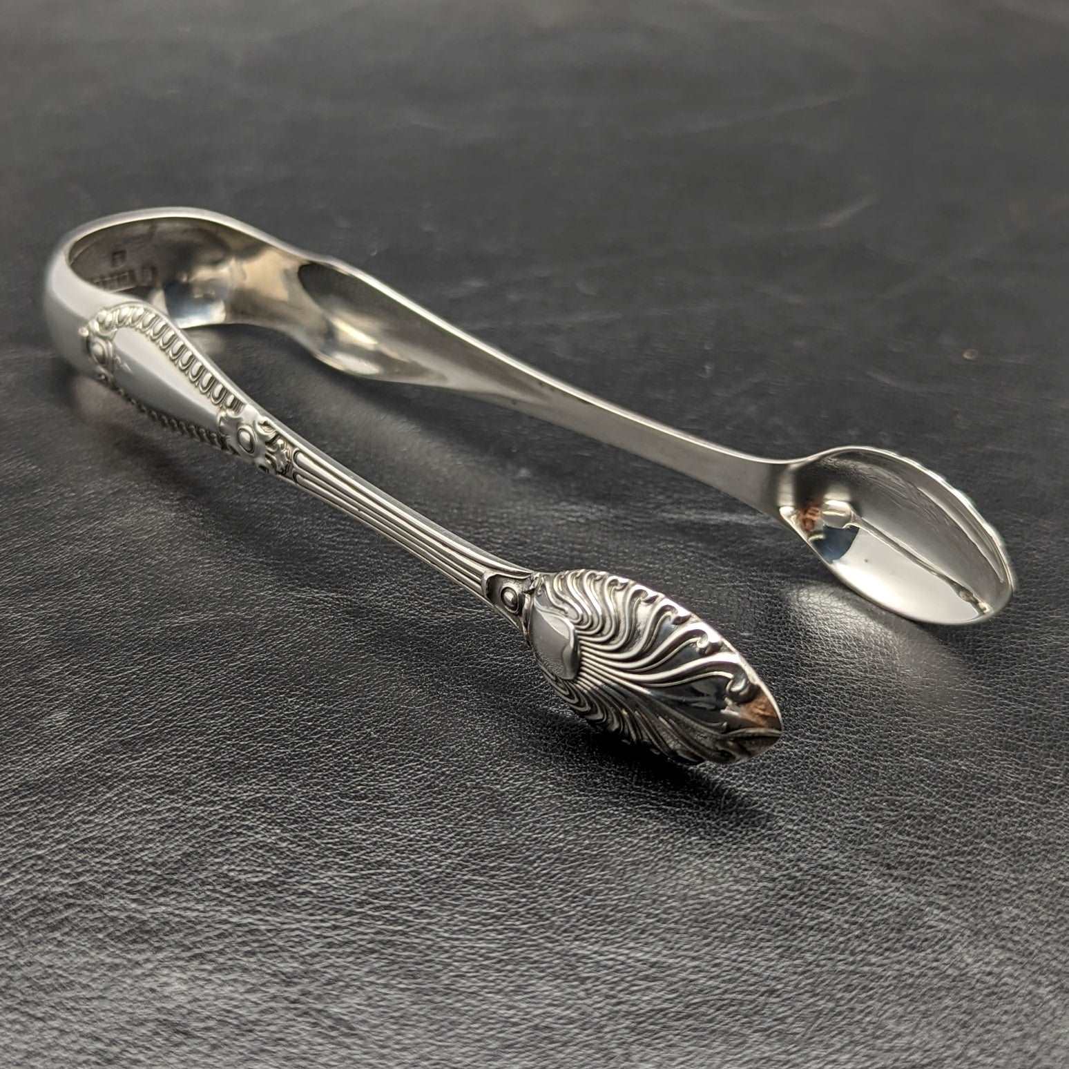 イギリス 純銀 シュガートング ピアス（透かし）入り 1780年頃