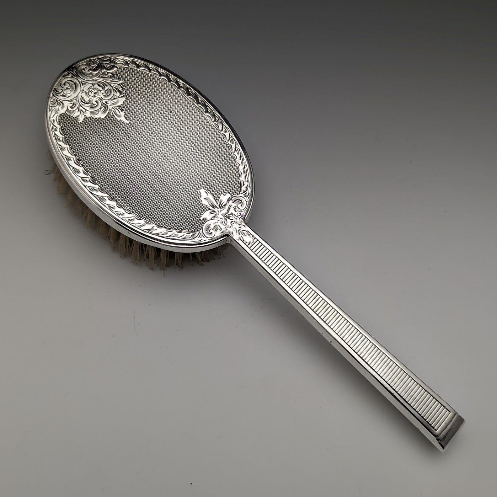 1964年 英国ヴィンテージ 純銀ハンドル ナイロンブラシ – SILVER-LUG 1964年 英国ヴィンテージ 純銀ハンドル ナイロンブラシ – SILVER-LUG